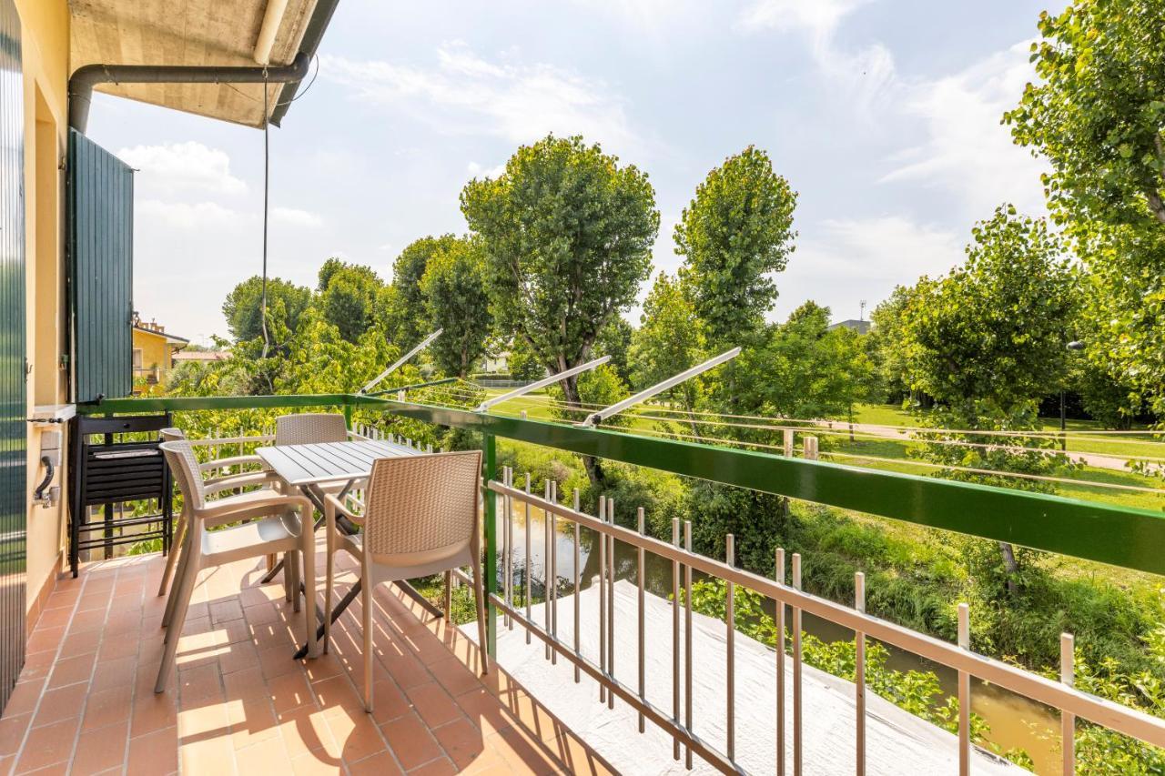 Trendy Aparment With Garage Right By The Lake Sirmione Exteriör bild